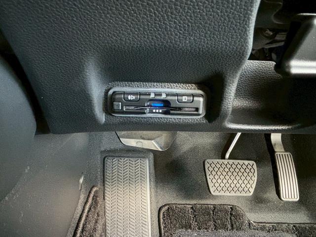 ヴェゼル ｅ：ＨＥＶＺ　ＨｏｎｄａＣＯＮＮＥＣＴナビＡＣＣ前後ドラレコＲカメラＬＥＤヘッドフォグＥＴＣブラインドスポットインフォメーション運転席助手席シートヒーターパワーテールゲートＢＴフルセグＵＳＢ純正アルミＰセンサー（22枚目）