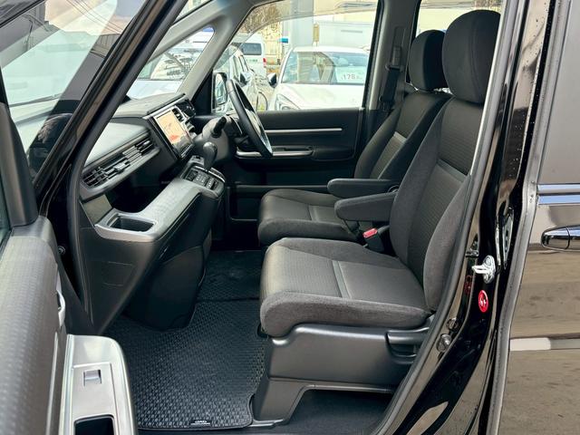 ステップワゴンスパーダ スパーダホンダセンシング ACCフルセグナビLEDヘッドフォグRカメラETCオートエアコンリアマニュアルクーラー両側パワスラBTミュージックラックCDDVD再生USBパドルシフト本革巻きシートバックテーブル純正アルミスマキー(7枚目)