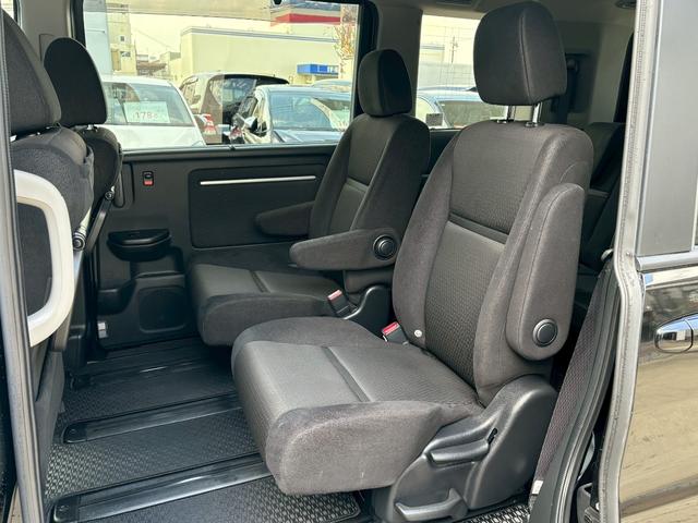 ステップワゴンスパーダ スパーダホンダセンシング ACCフルセグナビLEDヘッドフォグRカメラETCオートエアコンリアマニュアルクーラー両側パワスラBTミュージックラックCDDVD再生USBパドルシフト本革巻きシートバックテーブル純正アルミスマキー(8枚目)