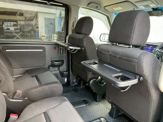 ステップワゴンスパーダ スパーダホンダセンシング ACCフルセグナビLEDヘッドフォグRカメラETCオートエアコンリアマニュアルクーラー両側パワスラBTミュージックラックCDDVD再生USBパドルシフト本革巻きシートバックテーブル純正アルミスマキー(14枚目)