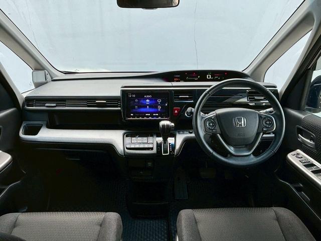 ステップワゴンスパーダ スパーダホンダセンシング ACCフルセグナビLEDヘッドフォグRカメラETCオートエアコンリアマニュアルクーラー両側パワスラBTミュージックラックCDDVD再生USBパドルシフト本革巻きシートバックテーブル純正アルミスマキー(16枚目)