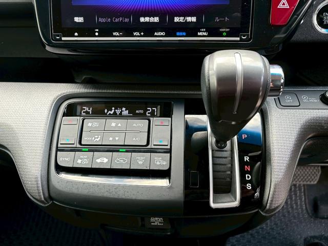 ステップワゴンスパーダ スパーダホンダセンシング ACCフルセグナビLEDヘッドフォグRカメラETCオートエアコンリアマニュアルクーラー両側パワスラBTミュージックラックCDDVD再生USBパドルシフト本革巻きシートバックテーブル純正アルミスマキー(19枚目)