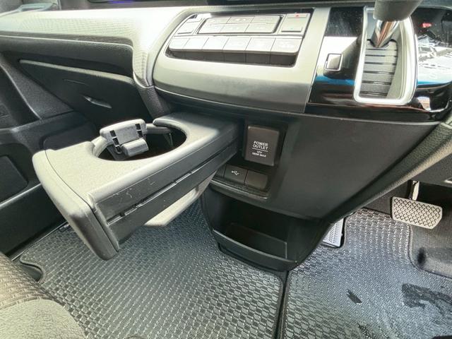 ステップワゴンスパーダ スパーダホンダセンシング ACCフルセグナビLEDヘッドフォグRカメラETCオートエアコンリアマニュアルクーラー両側パワスラBTミュージックラックCDDVD再生USBパドルシフト本革巻きシートバックテーブル純正アルミスマキー(20枚目)