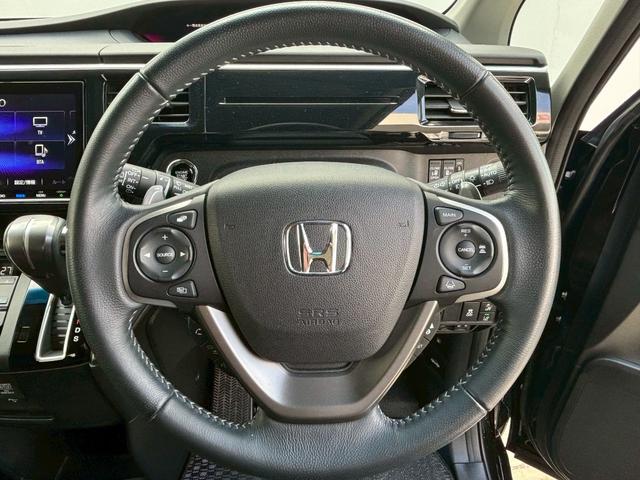 ステップワゴンスパーダ スパーダホンダセンシング ACCフルセグナビLEDヘッドフォグRカメラETCオートエアコンリアマニュアルクーラー両側パワスラBTミュージックラックCDDVD再生USBパドルシフト本革巻きシートバックテーブル純正アルミスマキー(22枚目)