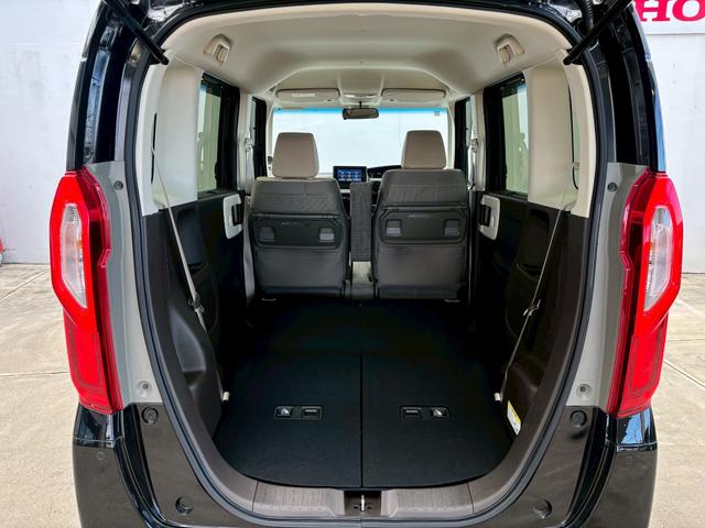 Ｎ－ＢＯＸ Ｌ　ＡＣＣフルセグナビＬＥＤヘッドＲカメラ左リアパワスラ運転席助手席シートヒーターオートエアコン電制ＰオートブレーキホールドＰセンサーシートバックテーブルＢＴミュージックラックＣＤＤＶＤ再生スマキー（9枚目）