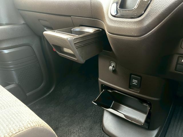 Ｎ－ＢＯＸ Ｌ　ＡＣＣフルセグナビＬＥＤヘッドＲカメラ左リアパワスラ運転席助手席シートヒーターオートエアコン電制ＰオートブレーキホールドＰセンサーシートバックテーブルＢＴミュージックラックＣＤＤＶＤ再生スマキー（18枚目）