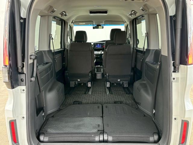ステップワゴンスパーダ スパーダハイブリッドＧホンダセンシング　ＡＣＣフルセグナビＬＥＤヘッドフォグＲカメラＲモニター両側パワスラＥＴＣ前後ドラレコ電制Ｐオートブレーキホールド純正アルミ本革巻きステアリングＵＳＢジャックＢＴミュージックラックＣＤＤＶＤ再生スマキー（12枚目）