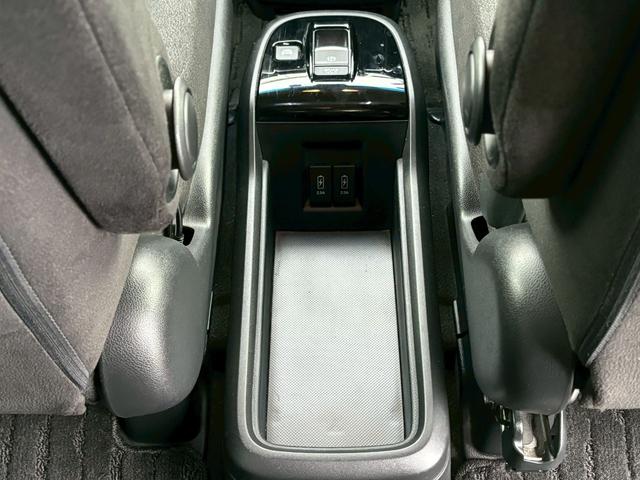 ステップワゴンスパーダ スパーダハイブリッドＧホンダセンシング　ＡＣＣフルセグナビＬＥＤヘッドフォグＲカメラＲモニター両側パワスラＥＴＣ前後ドラレコ電制Ｐオートブレーキホールド純正アルミ本革巻きステアリングＵＳＢジャックＢＴミュージックラックＣＤＤＶＤ再生スマキー（16枚目）