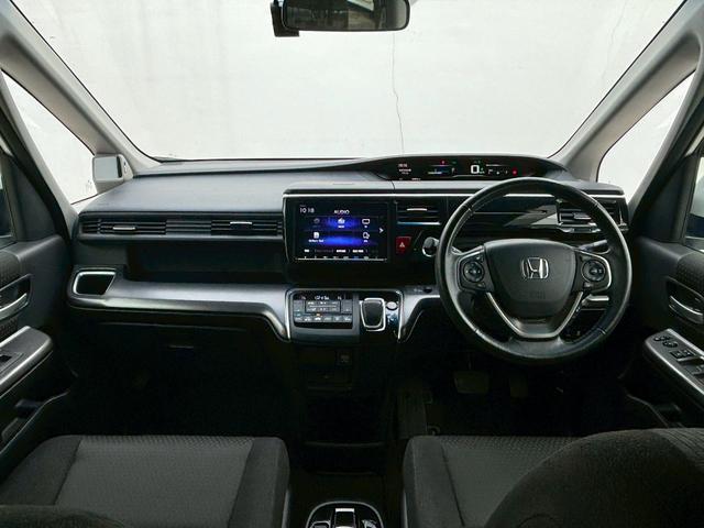 ステップワゴンスパーダ スパーダハイブリッドＧホンダセンシング　ＡＣＣフルセグナビＬＥＤヘッドフォグＲカメラＲモニター両側パワスラＥＴＣ前後ドラレコ電制Ｐオートブレーキホールド純正アルミ本革巻きステアリングＵＳＢジャックＢＴミュージックラックＣＤＤＶＤ再生スマキー（17枚目）