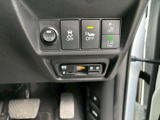 ステップワゴンスパーダ スパーダハイブリッドＧホンダセンシング　ＡＣＣフルセグナビＬＥＤヘッドフォグＲカメラＲモニター両側パワスラＥＴＣ前後ドラレコ電制Ｐオートブレーキホールド純正アルミ本革巻きステアリングＵＳＢジャックＢＴミュージックラックＣＤＤＶＤ再生スマキー（24枚目）
