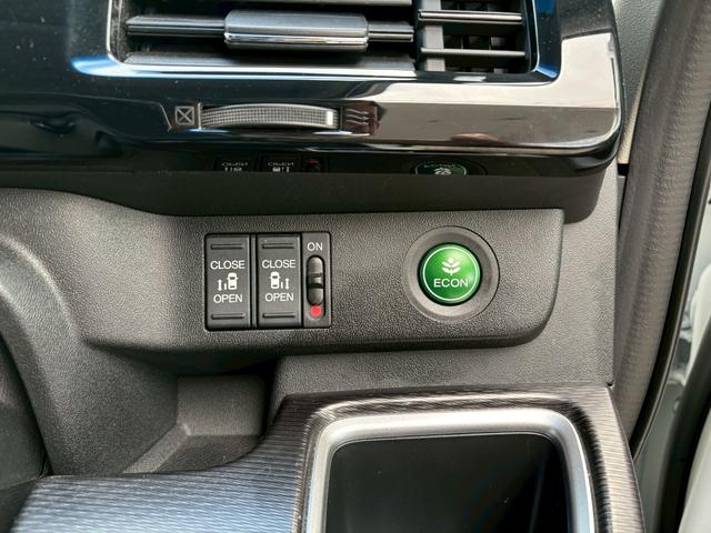 ステップワゴンスパーダ スパーダハイブリッドＧホンダセンシング　ＡＣＣフルセグナビＬＥＤヘッドフォグＲカメラＲモニター両側パワスラＥＴＣ前後ドラレコ電制Ｐオートブレーキホールド純正アルミ本革巻きステアリングＵＳＢジャックＢＴミュージックラックＣＤＤＶＤ再生スマキー（25枚目）
