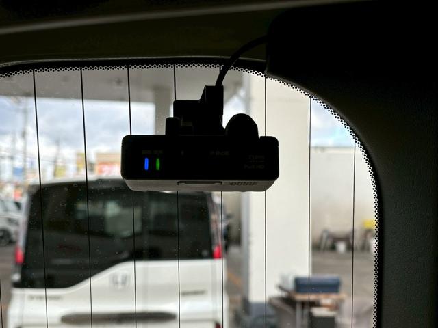 ステップワゴンスパーダ スパーダハイブリッドＧホンダセンシング　ＡＣＣフルセグナビＬＥＤヘッドフォグＲカメラＲモニター両側パワスラＥＴＣ前後ドラレコ電制Ｐオートブレーキホールド純正アルミ本革巻きステアリングＵＳＢジャックＢＴミュージックラックＣＤＤＶＤ再生スマキー（27枚目）