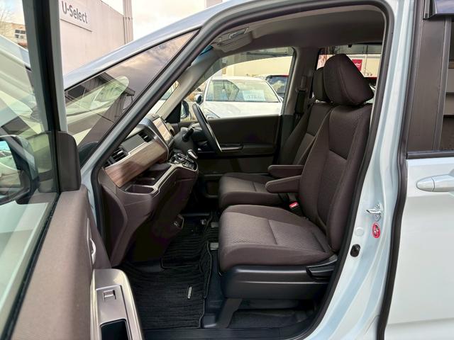 フリードハイブリッド ハイブリッド・Ｇ　ＡＣＣフルセグナビＬＥＤヘッドＲカメラ両側パワスラＥＴＣ前後ドラレコ運転席助手席シートヒーターＢＴミュージックラックＣＤＤＶＤ再生ＵＳＢスマキー（6枚目）