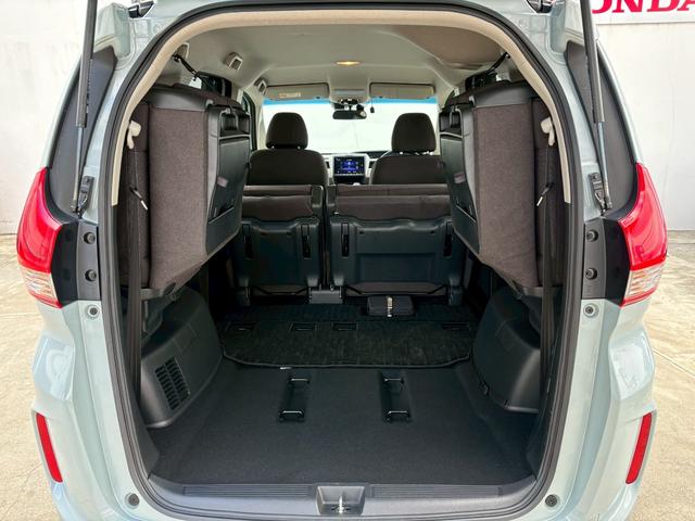 フリードハイブリッド ハイブリッド・Ｇ　ＡＣＣフルセグナビＬＥＤヘッドＲカメラ両側パワスラＥＴＣ前後ドラレコ運転席助手席シートヒーターＢＴミュージックラックＣＤＤＶＤ再生ＵＳＢスマキー（10枚目）