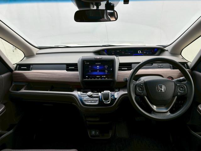 フリードハイブリッド ハイブリッド・Ｇ　ＡＣＣフルセグナビＬＥＤヘッドＲカメラ両側パワスラＥＴＣ前後ドラレコ運転席助手席シートヒーターＢＴミュージックラックＣＤＤＶＤ再生ＵＳＢスマキー（13枚目）