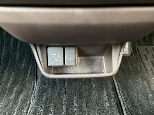 フリードハイブリッド ハイブリッド・Ｇ　ＡＣＣフルセグナビＬＥＤヘッドＲカメラ両側パワスラＥＴＣ前後ドラレコ運転席助手席シートヒーターＢＴミュージックラックＣＤＤＶＤ再生ＵＳＢスマキー（18枚目）