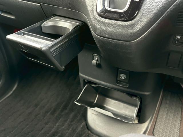Ｎ－ＢＯＸカスタム Ｇ・Ｌターボホンダセンシング　ＡＣＣフルセグナビＬＥＤヘッドフォグＲカメラＥＴＣナビ連動ドラレコ両側パワスラ運転席助手席シートヒーターサイドカーテンエアバッグ本革巻きステアリングパドルシフトＢＴミュージックラックＣＤＤＶＤ再生（17枚目）
