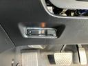e:HEVリュクス ACCフルセグナビLEDヘッドフォグRカメラETCナビ連動ドラレコ運転席助手席シートヒーター電制PパーキングセンサーオートブレーキホールドBTミュージックラックCDDVD再生ステアリングヒーター(22枚目)
