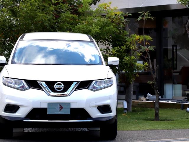 20X ハイブリッド エマージェンシーブレーキP ワンオナ 禁煙車 純正SDナビ/フルセグ バックカメラ LEDオートライト パワーバックドア 障害物センサー シートヒーター 革調シート 革巻きハンドル ステアスイッチ インテリキー プッシュスタート(6枚目)