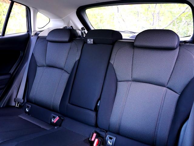 インプレッサスポーツ １．６ｉ－Ｌアイサイト　禁煙車　純正８型ナビ／フルセグ　バックカメラ　ＬＥＤオートライト　フォグ　ＳＲＨ　全車速ＡＣＣ　衝突軽減ブレーキ　レーンキーピング　ＢＳＭ　スマートキー　プッシュスタート　ＥＴＣ　純正１６ＡＷ（21枚目）
