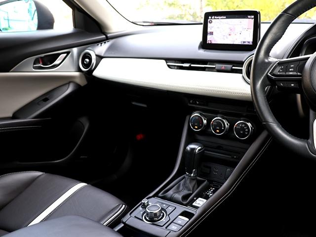 CX-3 20S エクスクルーシブモッズ 4WD 禁煙車 革 BOSE 純正SDナビ アラウンドビューモニター B/S/Fカメラ LEDオートライト 全車速ACC 衝突軽減ブレーキ 障害物センサー HUD BSM ドラレコ スマートキー(14枚目)