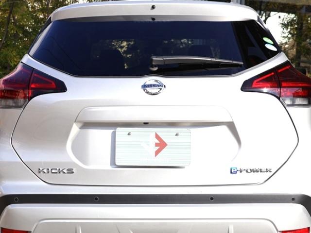 キックス Ｘ　プロパイロット　純正９型ナビ／フルセグ　アラウンドビューモニター　全車速ＡＣＣ　衝突軽減ブレーキ　レーンキーピング　駐車支援システム　障害物センサー　デジタルインナーミラー　インテリキー　純正１７ＡＷ（22枚目）