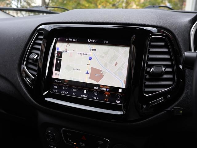 ジープ・コンパス リミテッド 4WD パノラミックサンルーフ メーカーナビ/フルセグ Bカメラ beatsサウンドシステム レーダークルコン レーンキーピング BSM パワーバックドア アップルカープレイ シートヒーター 禁煙車(3枚目)