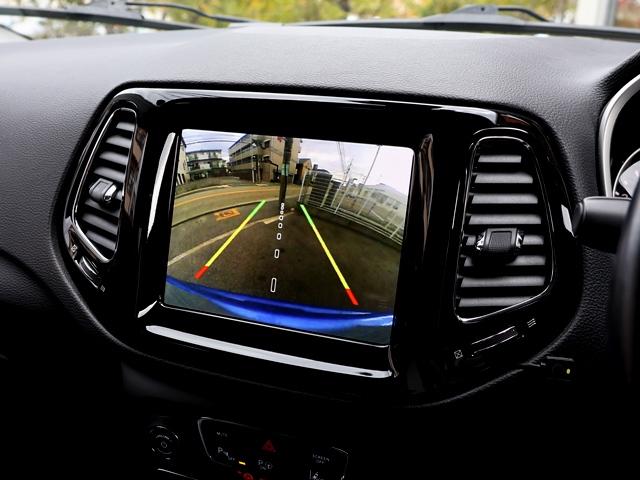 ジープ・コンパス リミテッド 4WD パノラミックサンルーフ メーカーナビ/フルセグ Bカメラ beatsサウンドシステム レーダークルコン レーンキーピング BSM パワーバックドア アップルカープレイ シートヒーター 禁煙車(4枚目)