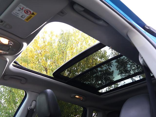 ジープ・コンパス リミテッド 4WD パノラミックサンルーフ メーカーナビ/フルセグ Bカメラ beatsサウンドシステム レーダークルコン レーンキーピング BSM パワーバックドア アップルカープレイ シートヒーター 禁煙車(15枚目)