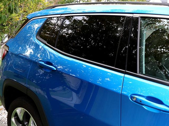 ジープ・コンパス リミテッド 4WD パノラミックサンルーフ メーカーナビ/フルセグ Bカメラ beatsサウンドシステム レーダークルコン レーンキーピング BSM パワーバックドア アップルカープレイ シートヒーター 禁煙車(32枚目)