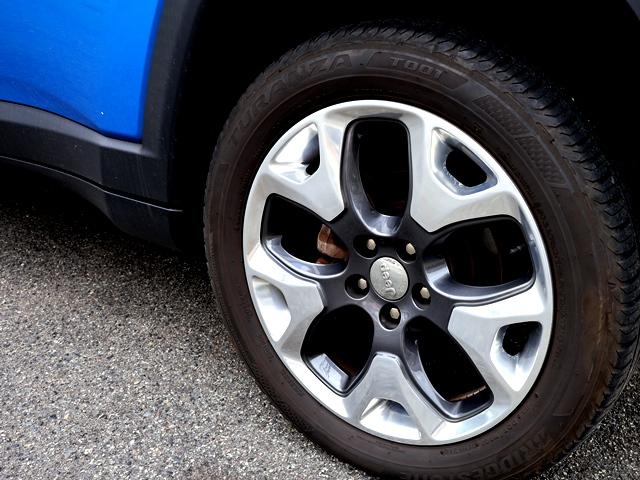 ジープ・コンパス リミテッド 4WD パノラミックサンルーフ メーカーナビ/フルセグ Bカメラ beatsサウンドシステム レーダークルコン レーンキーピング BSM パワーバックドア アップルカープレイ シートヒーター 禁煙車(43枚目)