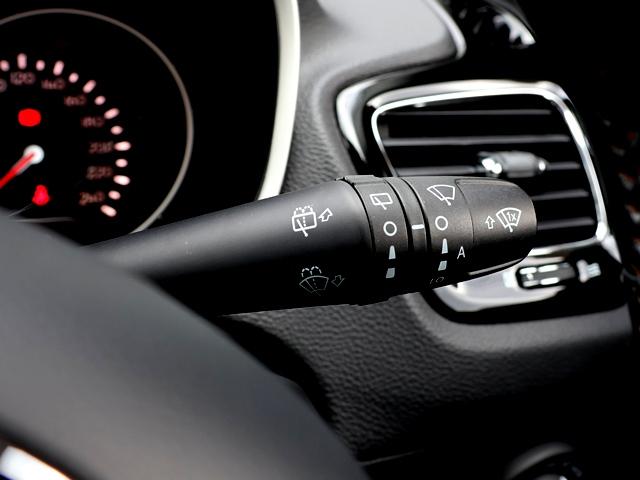 ジープ・コンパス リミテッド 4WD パノラミックサンルーフ メーカーナビ/フルセグ Bカメラ beatsサウンドシステム レーダークルコン レーンキーピング BSM パワーバックドア アップルカープレイ シートヒーター 禁煙車(48枚目)