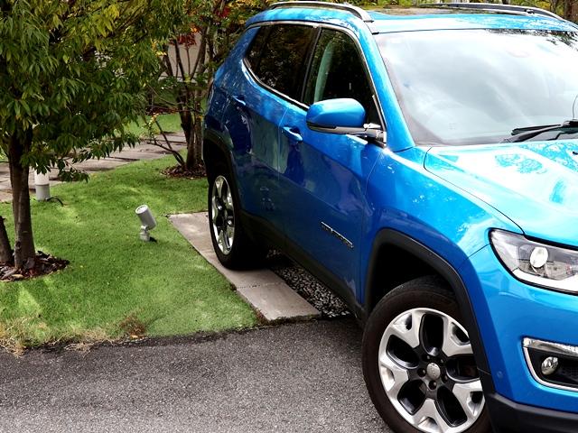 ジープ・コンパス リミテッド 4WD パノラミックサンルーフ メーカーナビ/フルセグ Bカメラ beatsサウンドシステム レーダークルコン レーンキーピング BSM パワーバックドア アップルカープレイ シートヒーター 禁煙車(80枚目)