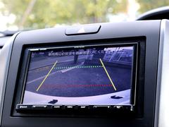 【バックカメラ】後退時うしろの映像がモニターに映し出されて、運転をアシストしてくれます★駐車の苦手な方でもこの機能があれば安心して駐車することができますね♪ 4