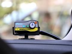 この車両は、「鑑定書」付きです。「鑑定書」というのは、当社が全国中古車連盟の鑑定士に車両の検査を依頼し、その車両を厳正に鑑定員が検査したうえで、その結果を「鑑定書」というかたちで明記したものです 4