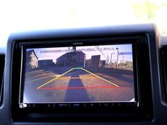 【バックカメラ】後退時うしろの映像がモニターに映し出されて、運転をアシストしてくれます★駐車の苦手な方でもこの機能があれば安心して駐車することができますね♪ 4