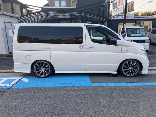 エルグランド ライダー　純正フルエアロ　１９インチアルミ　マフラー　ブリッツ車高調　地デジＴＶ　ＥＴＣ　Ｗサンルーフ（4枚目）