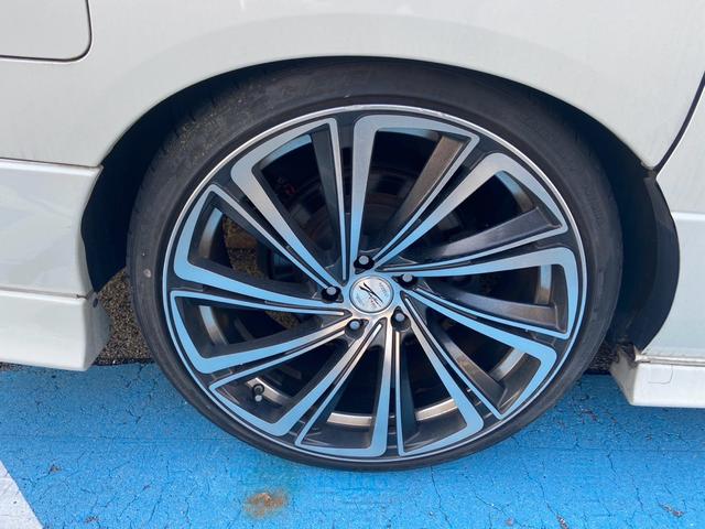 エルグランド ライダー　純正フルエアロ　１９インチアルミ　マフラー　ブリッツ車高調　地デジＴＶ　ＥＴＣ　Ｗサンルーフ（12枚目）