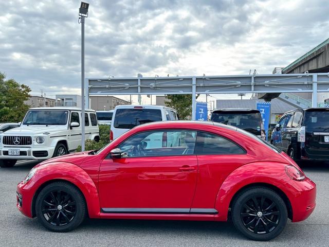 ザ・ビートル ブラックスタイル　２５０台限定車　ルーフ黒　禁煙　ＢＳＭ　純正ナビ　バックカメラ　クルーズコントロール　電格ミラー　スマートキー　１７インチアルミ　プッシュスタート（10枚目）