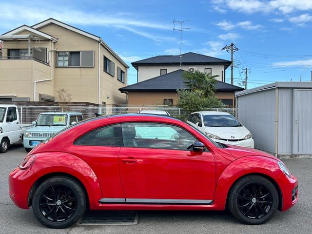 ザ・ビートル ブラックスタイル　２５０台限定車　ルーフ黒　禁煙　ＢＳＭ　純正ナビ　バックカメラ　クルーズコントロール　電格ミラー　スマートキー　１７インチアルミ　プッシュスタート（11枚目）