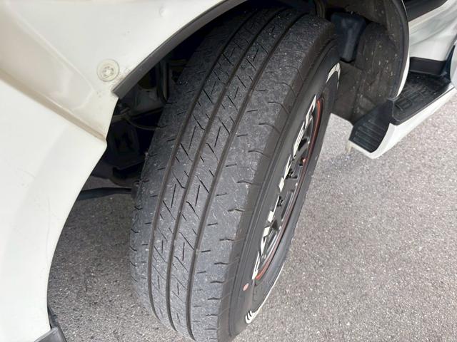 ハイエースバン スーパーＧＬ　ダークプライム　禁煙　ベットキット２段　フリップダウン　ナビ／ＡＶＩＣ－ＲＷ９９・ＴＶ　社外マフラー　社外テールランプ　社外サスキット　バックカメラ　電格ミラー　ウッドコンビハンドル　ＥＴＣ　スマートキー（41枚目）