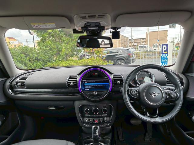 ＭＩＮＩ クーパー　クラブマン　禁煙　バックカメラ　ツートン　メーカーナビ　ＥＴＣ　レーダークルーズ　レーンキープ　衝突軽減　スマートキー２個（5枚目）