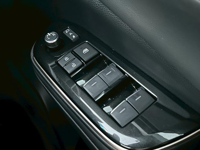 クラウンスポーツ Ｚ　禁煙　ワンオーナー　トヨタチームメイト　黒革　ＢＳＭ　ＨＵＤ　デジタルミラー　ワイヤレス充電　全周囲モニター　ナビＴＶ　エアーシート　シートヒーター　ハンドルヒーター　パワーバックドア　ＥＴＣ２．０（31枚目）