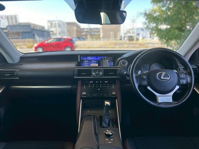 ＩＳ ＩＳ３００ｈ　禁煙　メーカーナビ　フルセグＴＶ　バックカメラ　パワーシート　シートヒーター　コンビシート　ＥＴＣ　パドルシフト　レーダークルーズ　レーンキープ　衝突軽減システム　スマートキー　１６インチアルミ（5枚目）