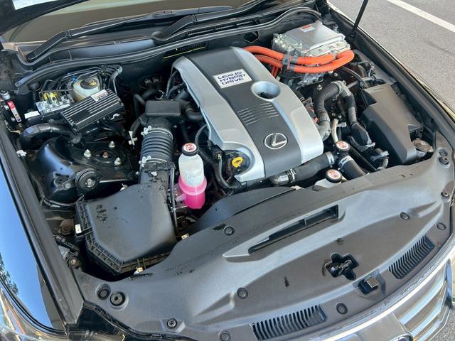 ＩＳ ＩＳ３００ｈ　禁煙　メーカーナビ　フルセグＴＶ　バックカメラ　パワーシート　シートヒーター　コンビシート　ＥＴＣ　パドルシフト　レーダークルーズ　レーンキープ　衝突軽減システム　スマートキー　１６インチアルミ（12枚目）