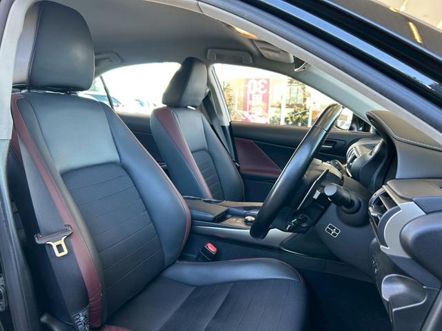 ＩＳ ＩＳ３００ｈ　禁煙　メーカーナビ　フルセグＴＶ　バックカメラ　パワーシート　シートヒーター　コンビシート　ＥＴＣ　パドルシフト　レーダークルーズ　レーンキープ　衝突軽減システム　スマートキー　１６インチアルミ（16枚目）