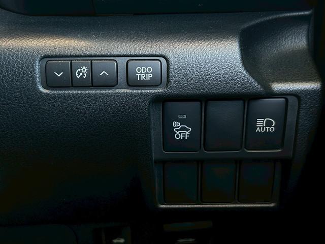 ＩＳ ＩＳ３００ｈ　禁煙　メーカーナビ　フルセグＴＶ　バックカメラ　パワーシート　シートヒーター　コンビシート　ＥＴＣ　パドルシフト　レーダークルーズ　レーンキープ　衝突軽減システム　スマートキー　１６インチアルミ（22枚目）