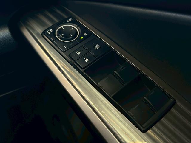 ＩＳ ＩＳ３００ｈ　禁煙　メーカーナビ　フルセグＴＶ　バックカメラ　パワーシート　シートヒーター　コンビシート　ＥＴＣ　パドルシフト　レーダークルーズ　レーンキープ　衝突軽減システム　スマートキー　１６インチアルミ（23枚目）