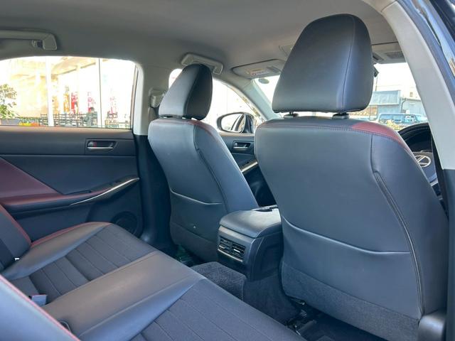 ＩＳ ＩＳ３００ｈ　禁煙　メーカーナビ　フルセグＴＶ　バックカメラ　パワーシート　シートヒーター　コンビシート　ＥＴＣ　パドルシフト　レーダークルーズ　レーンキープ　衝突軽減システム　スマートキー　１６インチアルミ（32枚目）