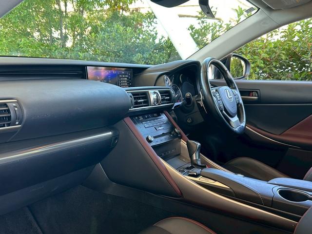 ＩＳ ＩＳ３００ｈ　禁煙　メーカーナビ　フルセグＴＶ　バックカメラ　パワーシート　シートヒーター　コンビシート　ＥＴＣ　パドルシフト　レーダークルーズ　レーンキープ　衝突軽減システム　スマートキー　１６インチアルミ（35枚目）